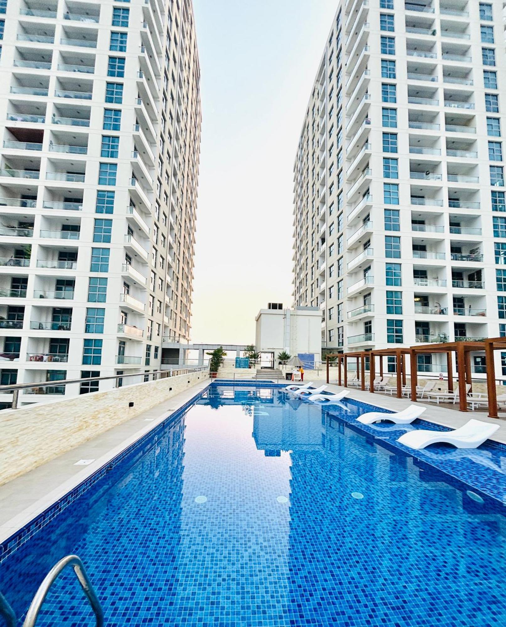Апартаменти Luxury One Bedroom In Marina